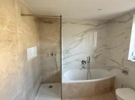 Hochwertige Ferienwohnung mit Komfortküche & viel Platz zum Entspannen