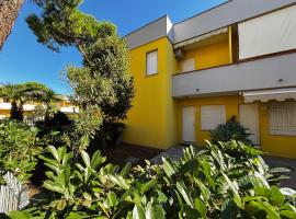 Residence La Piazzetta con piscina e giardino privato, Hotel in Rosolina Mare
