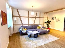 Charmantes, stylisches Apartment im Fachwerkhaus am Schlossplatz, hotel i Schwetzingen