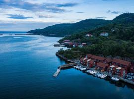 Ramsland에 위치한 호텔 Direkt am Fjord: Cozy Ferienhaus in Bergkulisse
