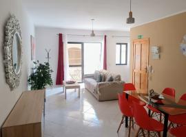 Steps to Xlendi Bay! Modern 3BR Flat with Full AC, Hotel in Xlendi