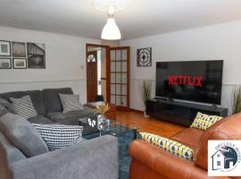 7 Bedroom Home - Contractor Stays - Reading Central, hotel a Caversham