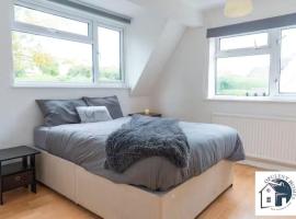 7 Bedroom Home - Contractor Stays - Reading Central, hotell i Caversham