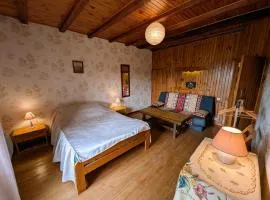 Chambres Confortables avec Petit Déjeuner Inclus et Salon de Jardin - FR-1-583-284