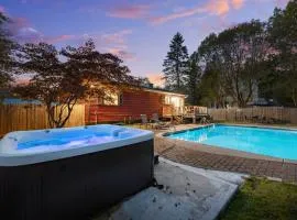 Experience Four Seasons in the Poconos - hot tub, lakeview