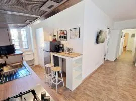Metro C House Roma - Parcheggio Privato - Metro a 50 m - 3 Camere - 80 mq