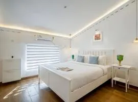 The Ivory Loft - Designer 2BHK Apt with Pool near Candolim Beach