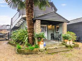 Hunston Mill Self Catering Dog Stay For Free, Hotel in Chichester