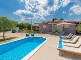 Villa Korana with Pool & Jacuzzi