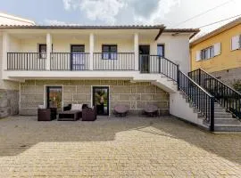 Maison moderne avec vue montagne