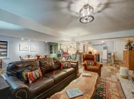 River Place Retreat, Unit 4- Cozy Condo on the Arkansas River