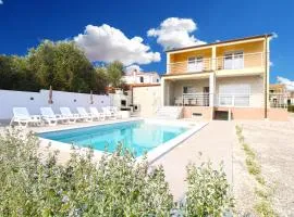 House Mara 2421