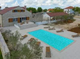 Villa Demare with Heated Pool, Free EVC Station
