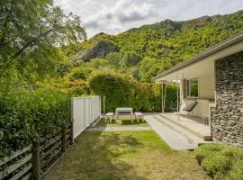Alchemy Cottage - Arrowtown Holiday Home