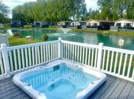 Honey Bee Lodge With Hot Tub