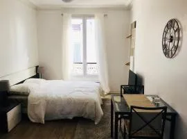 Joli studio, hypercentre, à 20 min des Champs Elysées en train