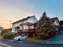 Großes Ferienhaus für 12 -17 Personen mit Whirlpool - Spielzimmer und Garten