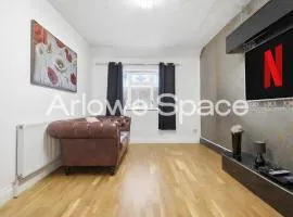 Spacious 4BR House Near Dagenham Heathway