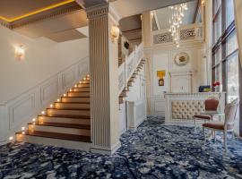 Grădina Mariajelor Hotel, hótel í Câmpulung Moldovenesc