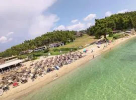 Beachfront Villa - 100m to Beach - Sleeps 10