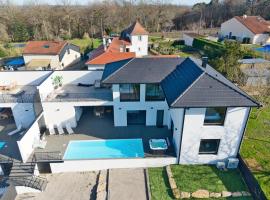 BELLEVUE 2, piscine, jacuzzi, sauna, hotel i Champcevinel