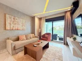 Elegant Luxury Studio - Pool, Beach & Station 2'
