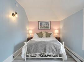 Chic & Sunny 1BR Hideaway- Apt 1, hotel en Bridgewater
