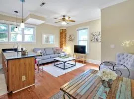 Condo Riviere Stay Downtown! Walk everywhere!