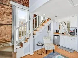 Claus Quarters on Front! Perfect location in the Heart of Downtown!