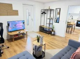 JIRVISTA-Homes, voll ausgestattete Wohnung im EG, kontaktloser Zutritt