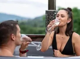 Dog-Friendly 8-Person Cottage with Private Hot Tub - Cantref, Brecon