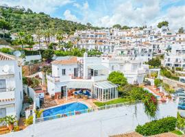 Luxury Villa with Private Pool & Sea Views, Nerja, khách sạn ở Nerja