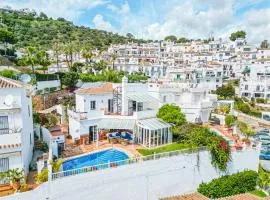 Luxury Villa with Private Pool & Sea Views, Nerja