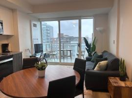 Modern Condo in the Heart of Westboro, Hotel in Ottawa