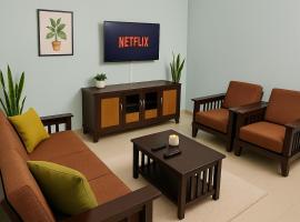 TrueLife Comfort Inn - Near PS4 veg restaurant - On way to Balaji Temple - 2BHK AC apartments - Coffee Tea Milk - Fast WiFi, Kitchen, Dining, Android TV, Parking - Easy access to Airport, Railway Station and to all Temples - Top service with lots of Love, Hotel in Tirupati