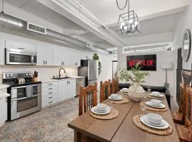 Woolworth Loft - Stylish Gaslamp Stay and Sleeps 8!