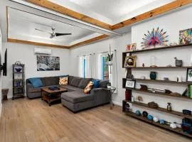 Boho Ranch in Hip East Austin with cowboy pool & hot tub