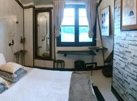 3 ch, 5 pers 1 bébé, cuisine équipée, cosy