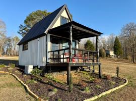 Finding Grace, Hotel in Fort Payne