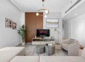 Dubai Creek Gem, Stylish Condo With Two Balconies