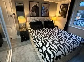 Spacious room and single with private bathroom