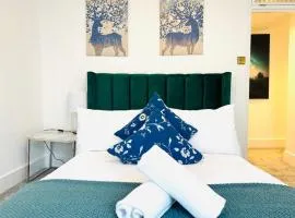 Russel Street Apartment