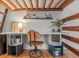 Huge Desk - Central - Soak Tub - Walkscore 98