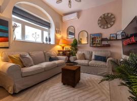 Elegant Maltese Townhouse, hotel em Attard