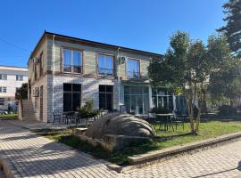 Te BUNKERI، فندق في Ersekë