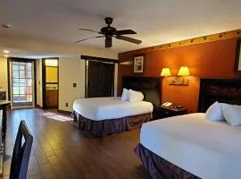 FIRST FLOOR CORNER Suite w/ Private Patio! 158