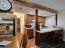 Rustic Country Living at River Ranch Sleeps 6! 102