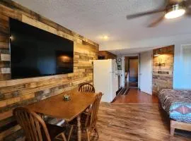 Cowboy Up! River Ranch Ground Floor Cottage w Porch!! 162