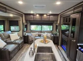 Gorgeous RV Rental River Ranch! 146