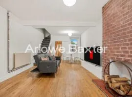 Homely 3-Bedroom Retreat with Garden & Living Room